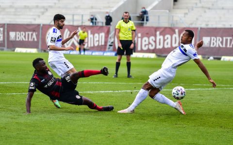 Nach einem Blitztor von Waldhof Mannheim rennt der SV Wehen Wiesbaden 89 Minuten hinter dem Ball her. Der Ausgleich gelingt nicht.
