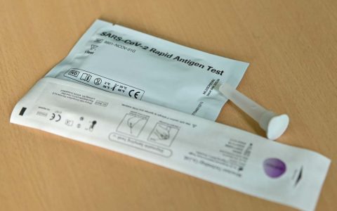 Freitesten mit einem Corna-Selbsttest.