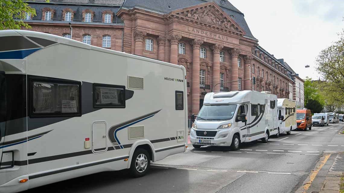 Camper-Demo in Maunz und Wiesbaden