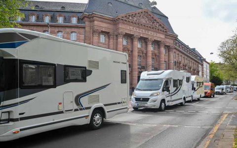 Camper-Demo in Maunz und Wiesbaden