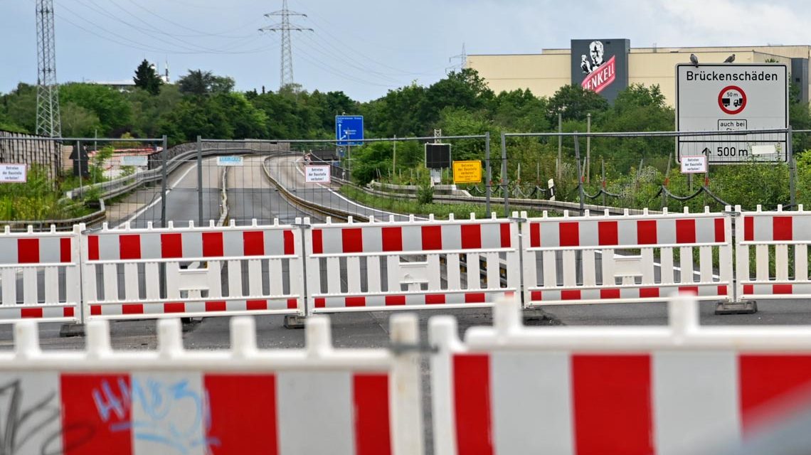 Der Bypass ist fertig. Nach der Abnahme am Vormittag kann der Verkrht quer über die A 66 rollen