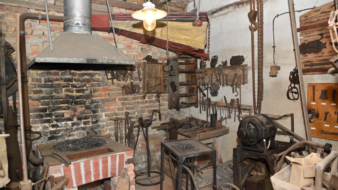 Schmiede nachgestellt im Heimatmuseum Medenbach