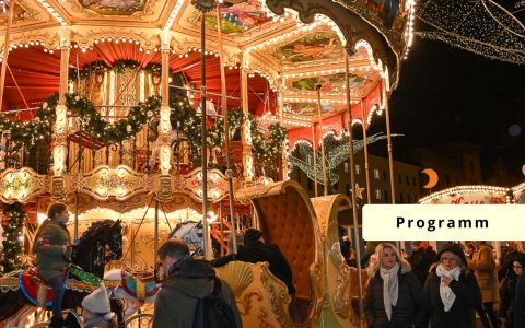 Programm vom Sternschnuppenmarkt: Das Bild zeigt ein traditionelles Karussell .