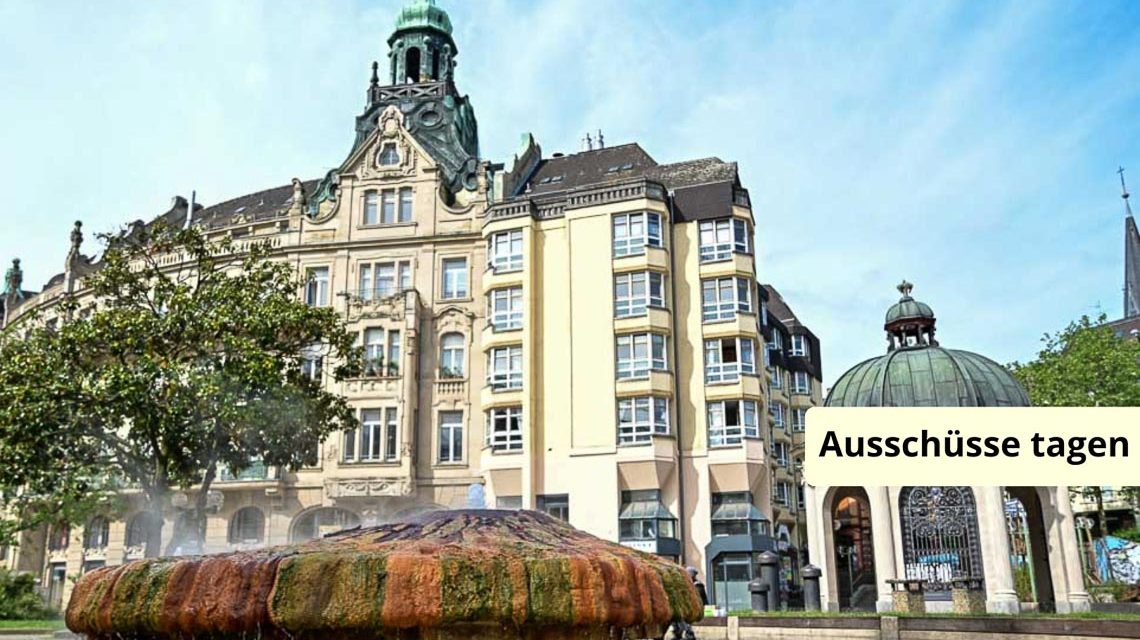 Blick über den Kochbrunnen auf das ehemalige Palasthotel