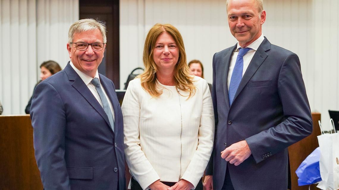 Oberbürgermeister Gert-Uwe Mende, Bürgermeisterin Christiane Hinninger, Stadtverordnetenvorsteher Dr. Gerhard Obermayr.