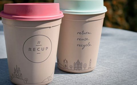 Mehrwegbecher zum Wiederauffüllen im Cafe und anderswo.