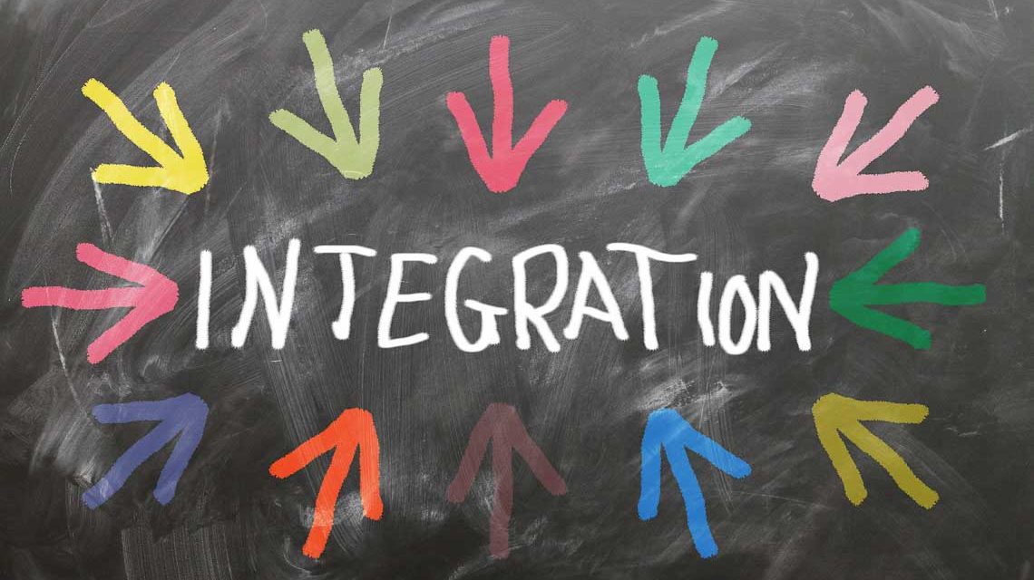 Symbolbild zum Thema Integration, zeigt Tafel mit dem Wort „Integration“