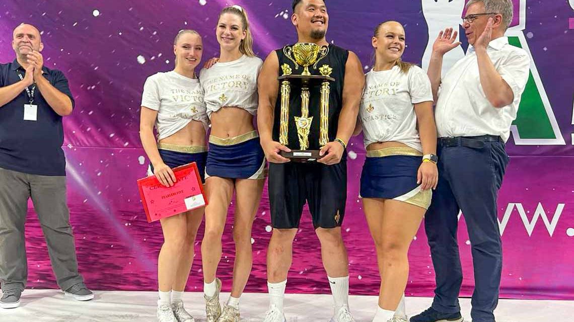 Cheerleader der Phantoms mit OB Gert-Uwe Mende