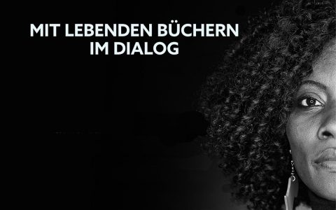 Screenshot der Webseite: Mit lebenden Büchern im Dialog. Gesicht einer farbigen Frau.