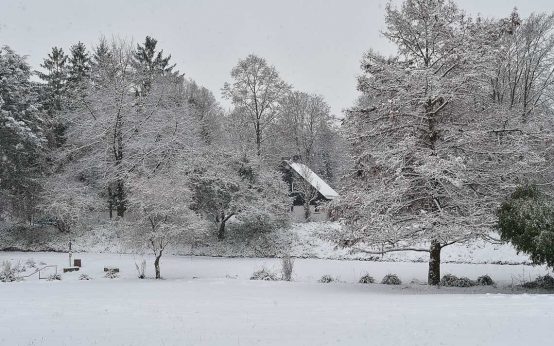 Archivbild: Schneedecke als Schalldämpfer: Über Nacht verwandelt sich Sonnenberg in ein weißes Winterdorf. Impressionen