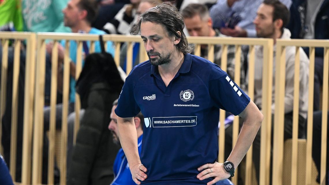 Trainer Benedikt Frank wird den VCW im Spiel gegen Igor Gorgonzola Novara nicht helfen können