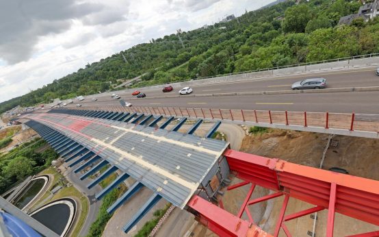 Die Salzbachtalbrücke letzter Verschub