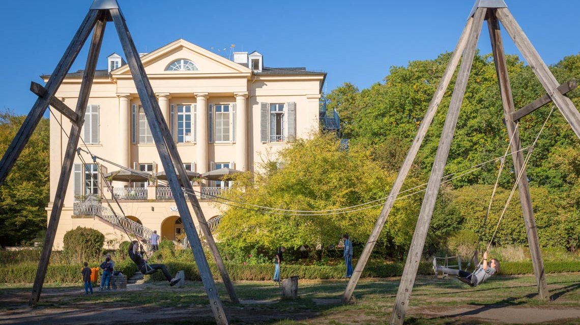 Schaukel am Schloss Freudenberg