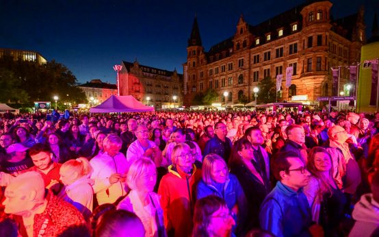 Zuschauer beim Stadtfest 2023. So wird es auch bei Rodgau Monotones sein.