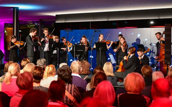 Kammerorchesterensemble Laubenheim beim Benefizkonzert bei Taunus Auto.