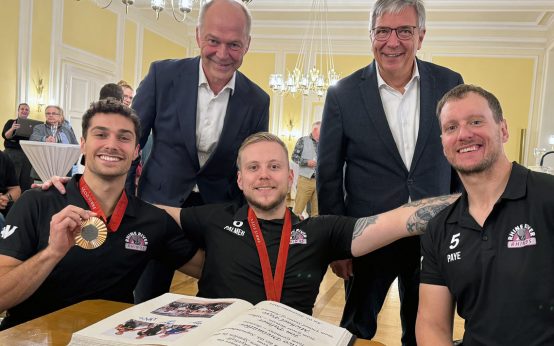 Drei Spieler, drei Teams und eine Basis: die Rhine River Rhinos in Wiesbaden. Rathausempfang.