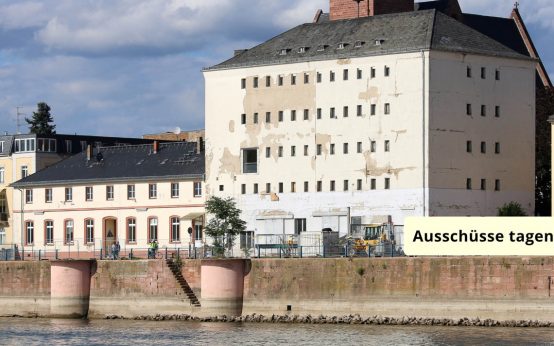 Ausschüsse tagen, ein Thema auf den Agenden, dr Zollspiecher in Biebrich.