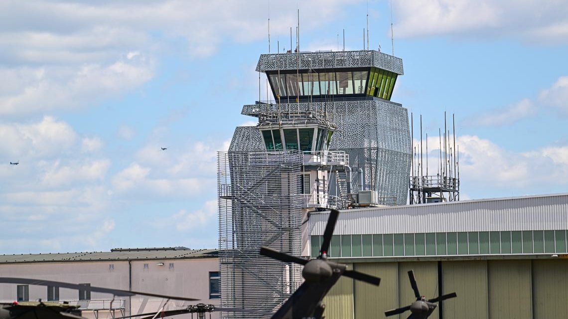 Tower der Air Base in Wiesbaden Erbenheim, Fluglärmberechnung