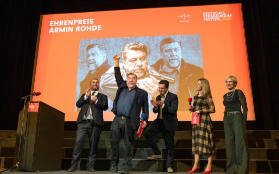 Ehrenpreis für Armin Rohde ©2025 Deutsches FernsehKrimi-Festival Jason Sellers