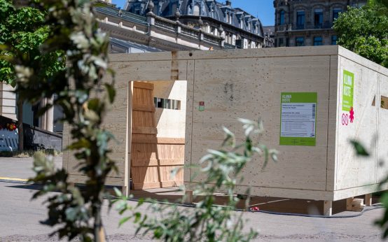 Klimakiste auf dem Kochbrunnenplatz, neuer Hotspot für Resilienz.