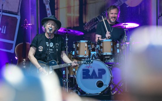 Wolfgang Niedecken udn Bap in der Brita Arena Wiesbaden.