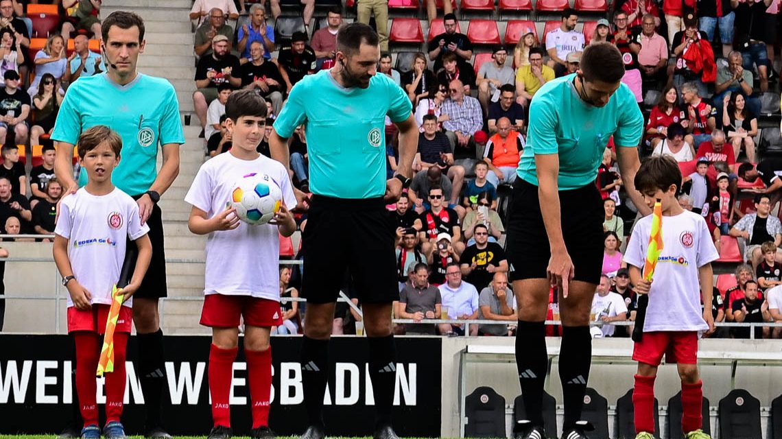 Einlaufkind beim DFB-Pokal, 1. Runde gegen 1. FC Bayern München
