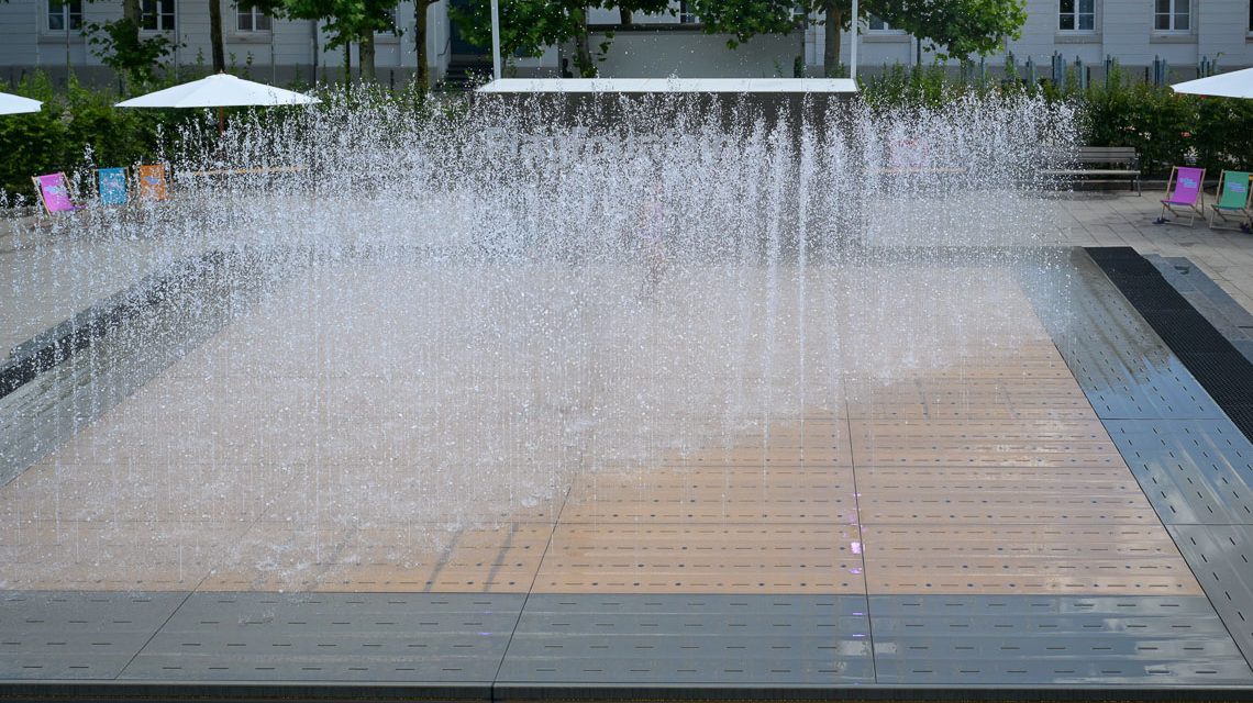 Play Fountain spridelt, im Moment jedoch ohne Kinder.