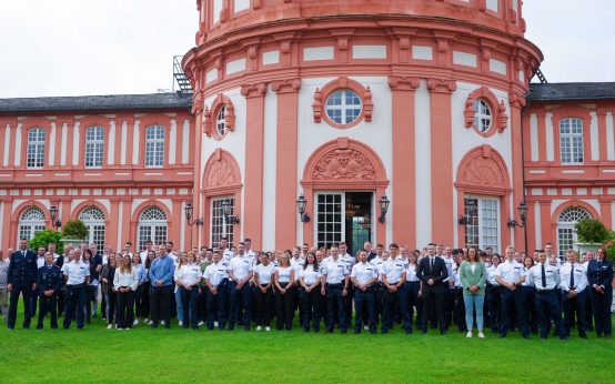 Polizei Westhessen vereidigt neue Kräfte im Schloss Biebrich.