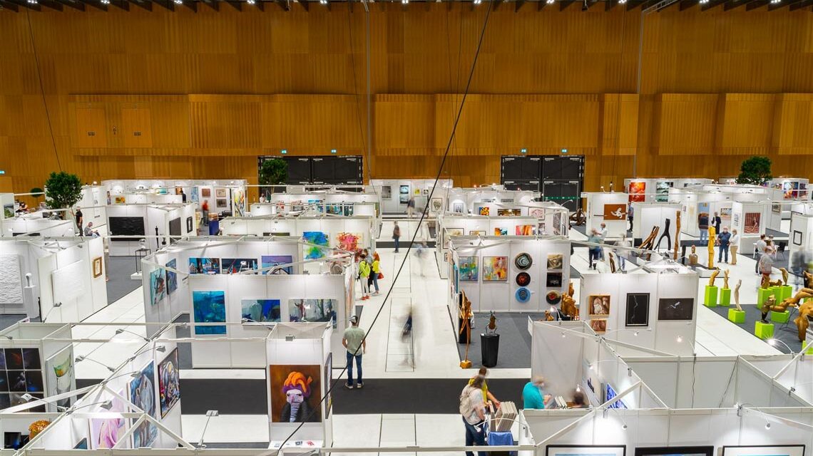 Blick in die Ausstellung ARTe Wiesbaden.