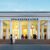 Hessische Staatstheater Wiesbaden, Frontansicht an einem Theaterabend der Spielzeit 2024.2025.